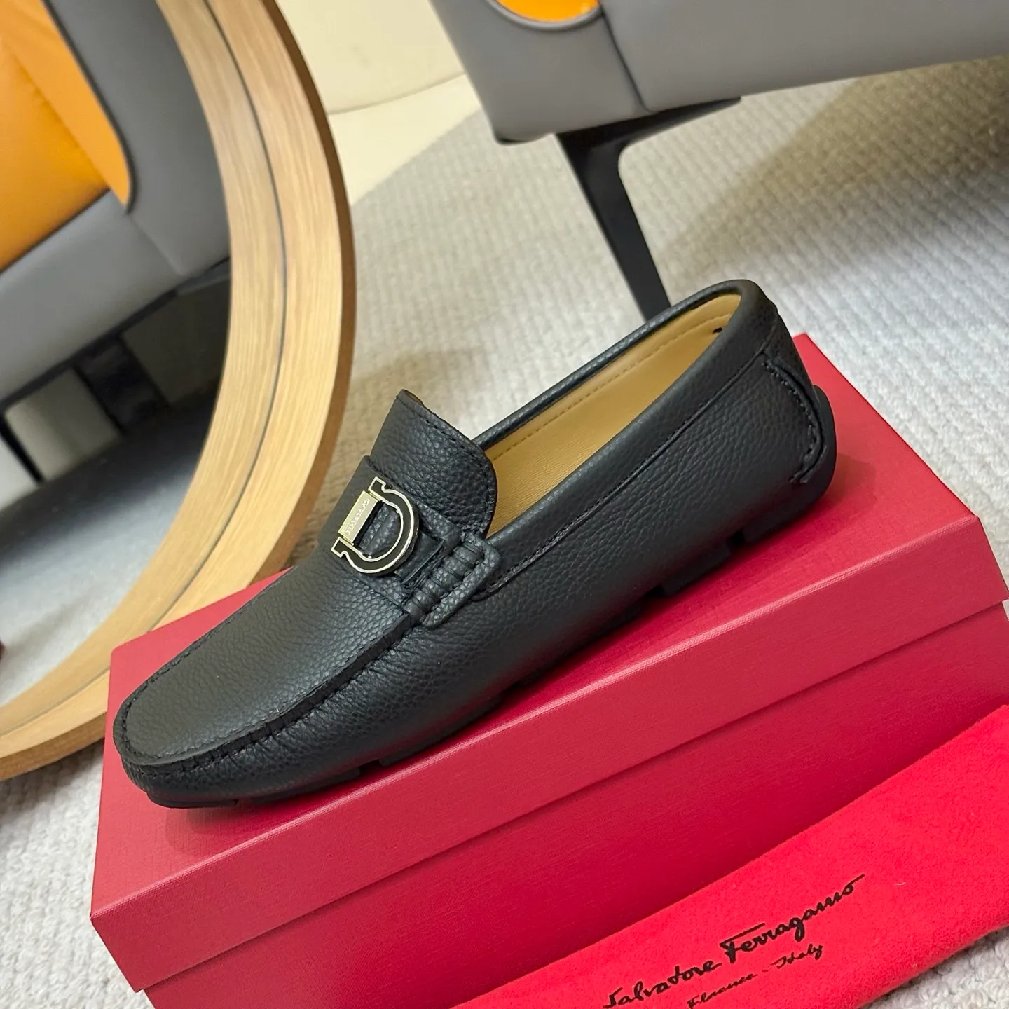 Men's men's shoes 💰420 (Yangli) Ferragamo 〰Ferragamo 2⃣️0⃣️2⃣️5️⃣ New series 👊🏻 Upper 🇮🇹 Italian imported calfskin, original outsole molding. Water-dyed sheepskin lining. The identity of every successful man is set off, and the upper and lower shoes are elegant and stable🚶🏻🚶🏻The high-end custom counter original replica is an eternal classic🔍️Number of codes: 38-46 with counter packaging
